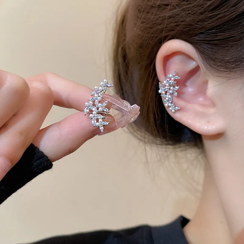 

Zirconia Butterfly Ear Bone Clip Earrings Female Senior Sense of Light Luxury Fashion Niche Temperament Pearl Without Ear Holes