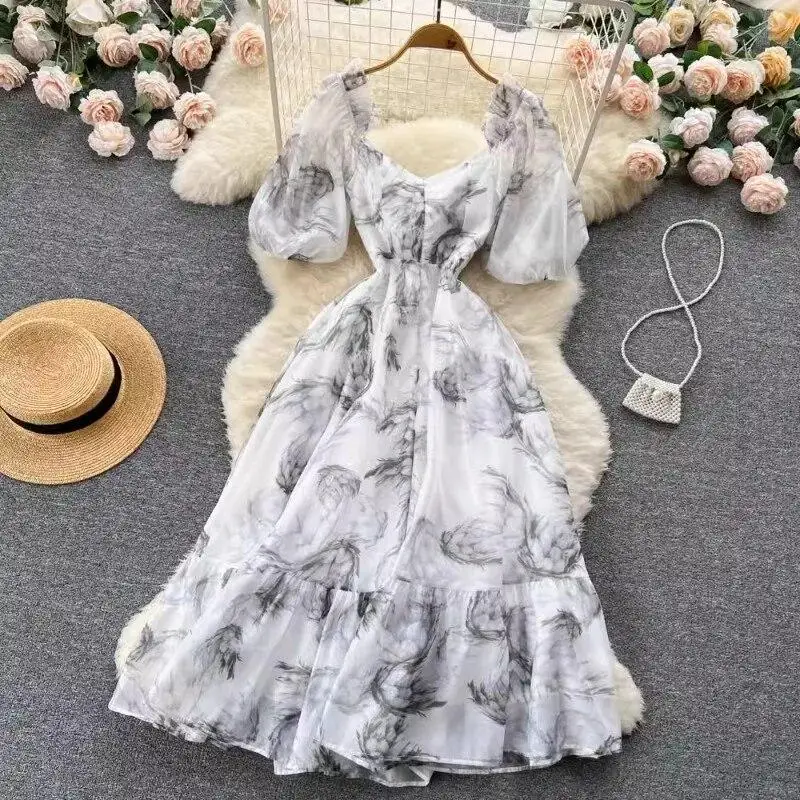 Женское платье с цветочным принтом