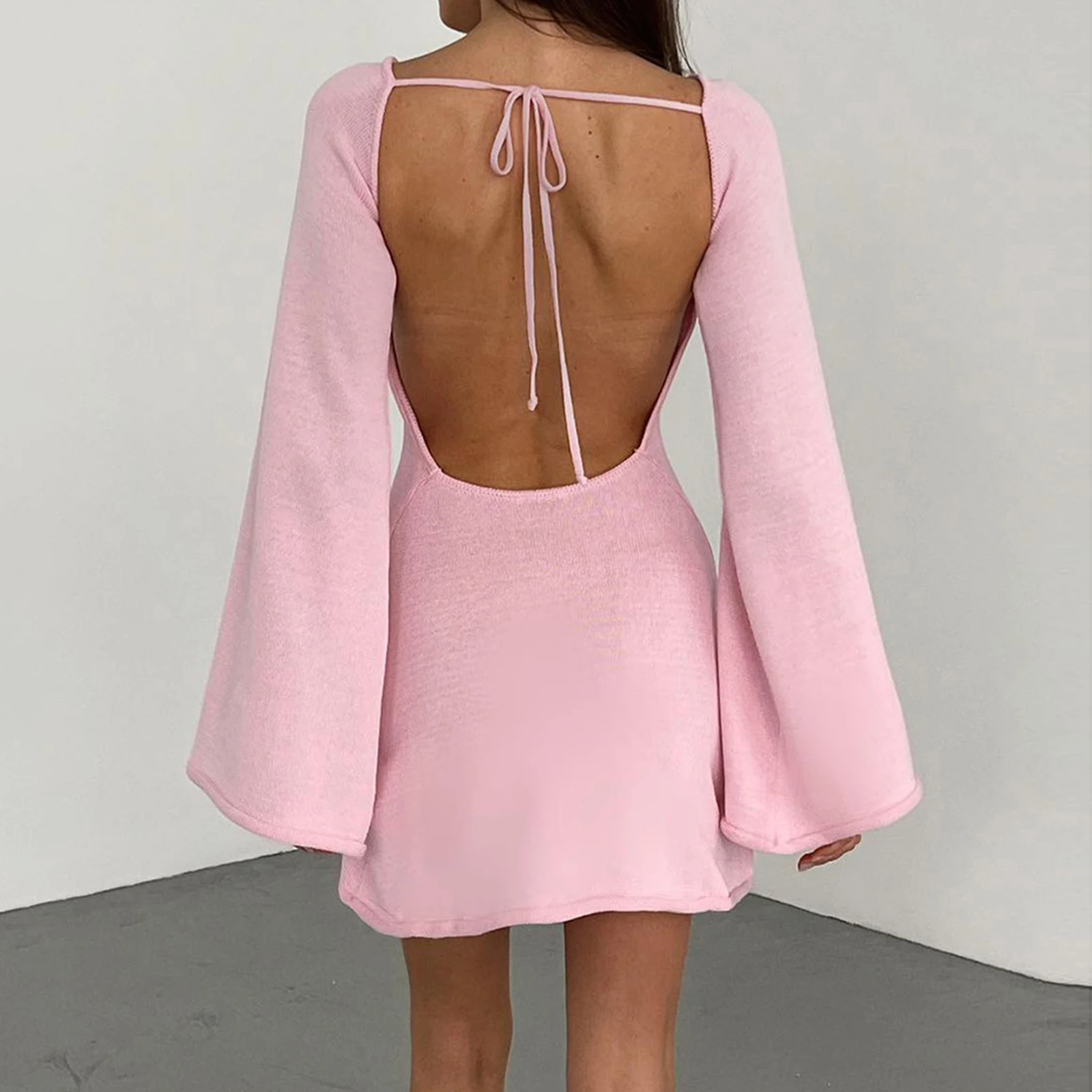 Женское модное трикотажное мини-платье с открытой спиной и длинным рукавом