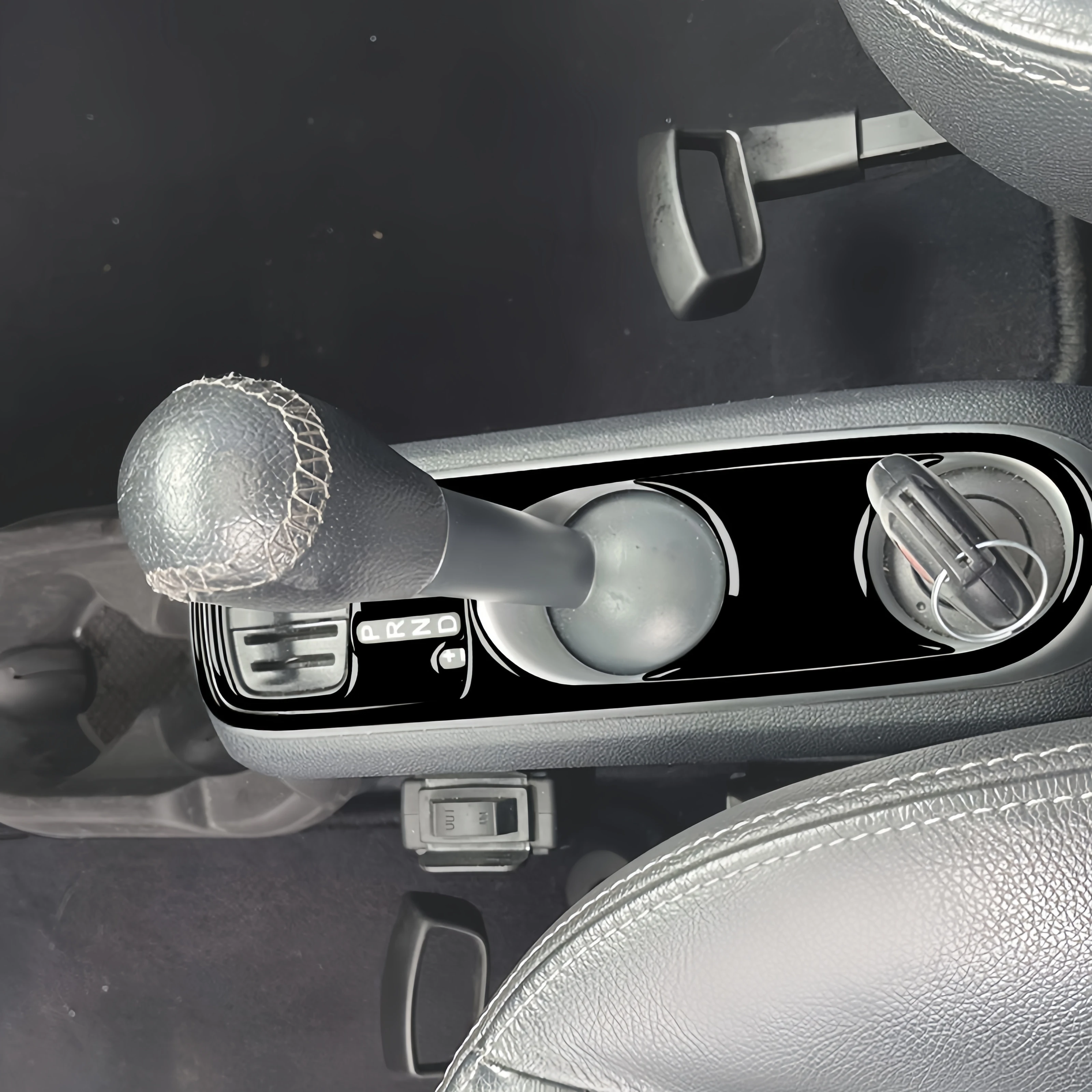 Фото Для Mercedes-Benz Smart Fortwo 451 2008-2010: Декоративная накладка на панель рычага переключения передач, цвет черный глянец, аксессуары для интерьера автомобиля №3