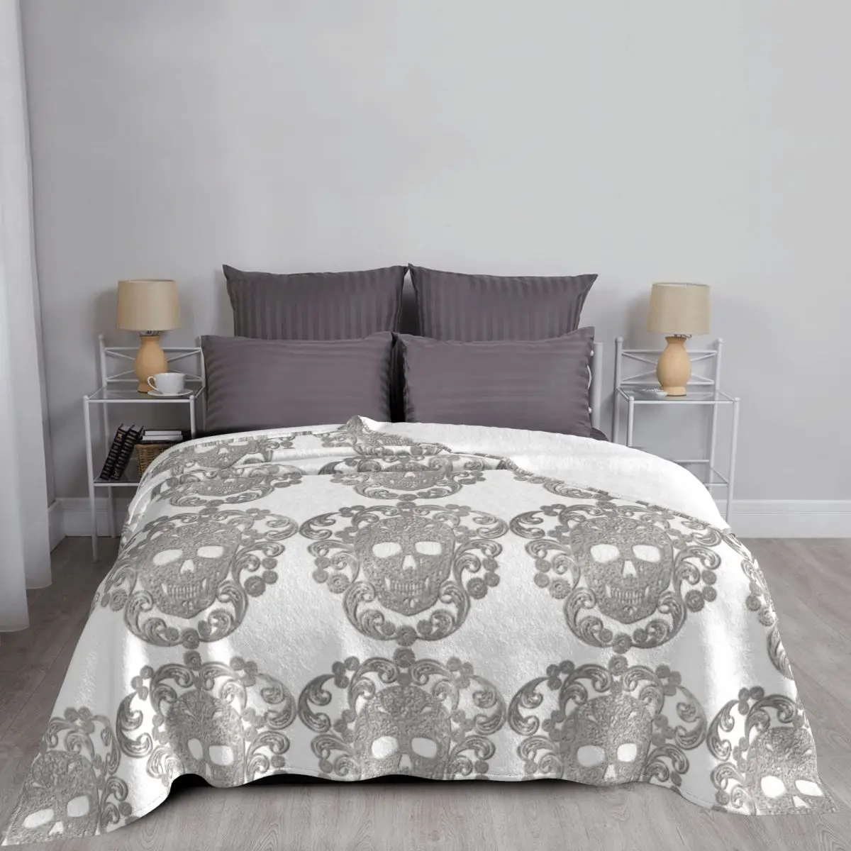 Серебристое кружевное фланелевое одеяло с черепом и Дамасским узором