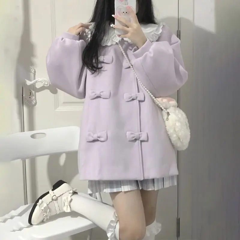 Женская зимняя куртка в студенческом стиле