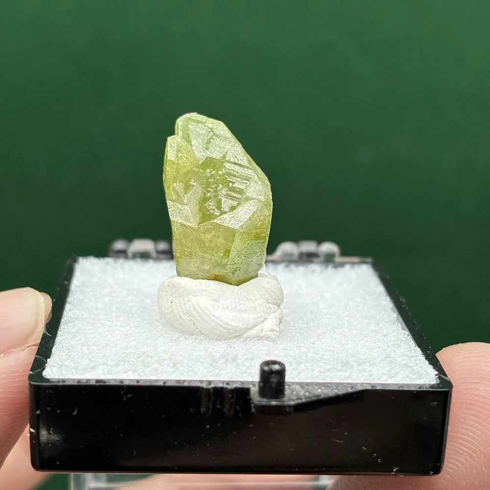 

Пироморфит, коллекционный образец