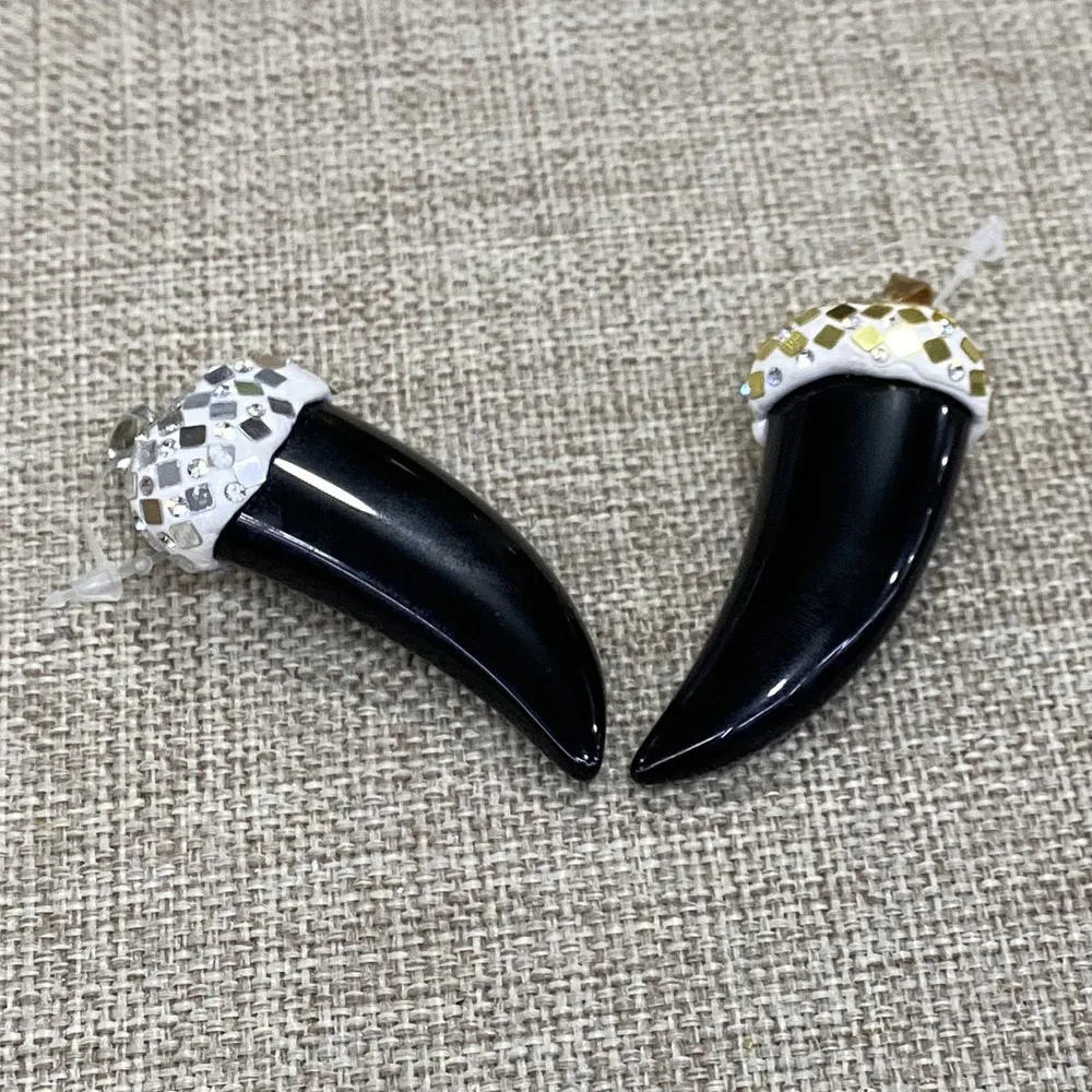 

1pcs Pepper Shape Resin Pendant Black Peak Shaped Rhinestones Jewelry Necklace Pendant for DIY Jewelry Making Necklace Bracelet