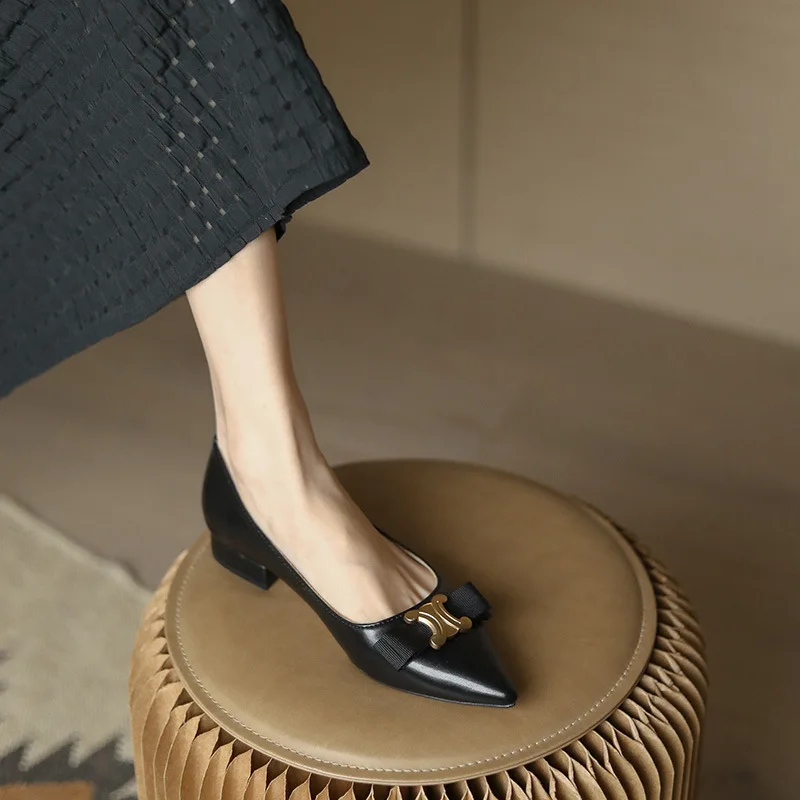 

2022 new single shoes shallow mouth low-soled shoes women's metal letter leather shoes flat shoes new British shoes A7-06