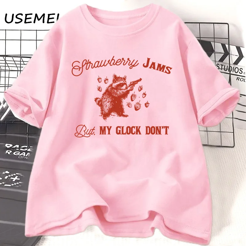 Футболка с рисунком клубники надписью But My Glock Do Not Ретро 90-х енот медведь мем