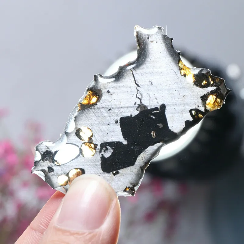 

Красивые ломтики метеорита из Кении, 10 г