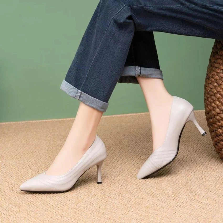 Женская обувь на каблуке однотонные удобные короткие ботильоны с кошачьим