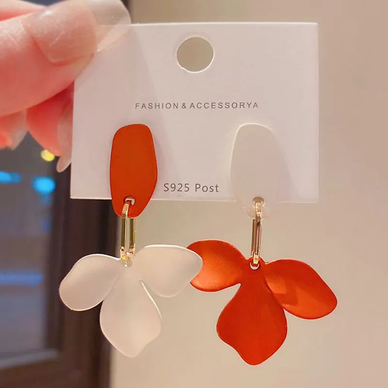 Exaggerated Colored Petal Earrings Purple Green Gold Luxurious Eardrop Fashion Unique Exquisite Painted Ear Pendants For Women