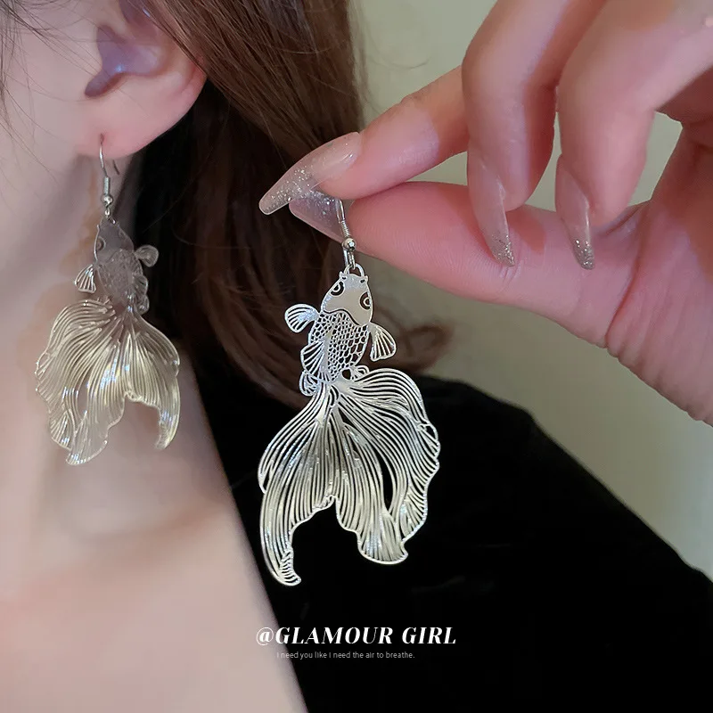 

Korean Creative Design Sense Retro Koi Small Fish Light Luxury Earrings Niche Fashion Personality Minimalist Metal Wholesale