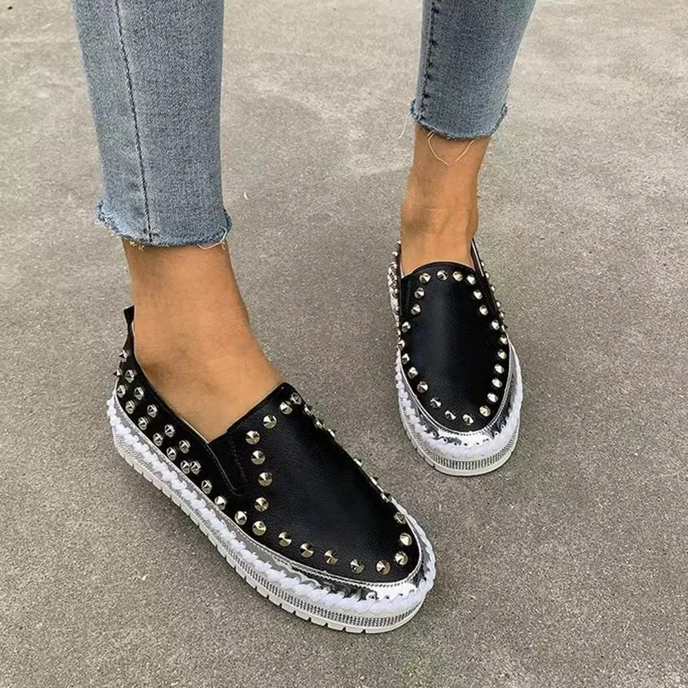 Women Flats Shoes Casual Studded Flats Luxury Brand Rivet Loafers Unisex Shoes Slip on Big Size 41 42 43 Spikes Studded