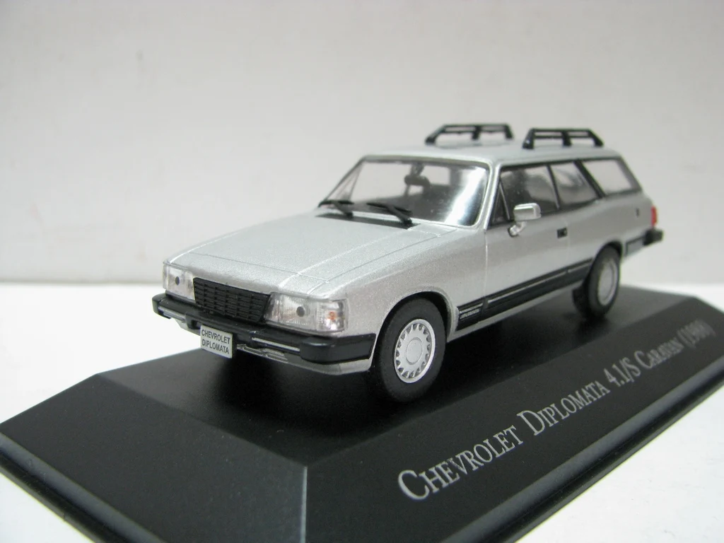 

IXO 1:43 CHEVROLET DIPLOMATA 4.1/S CARAVAN 1988 car Model Toys