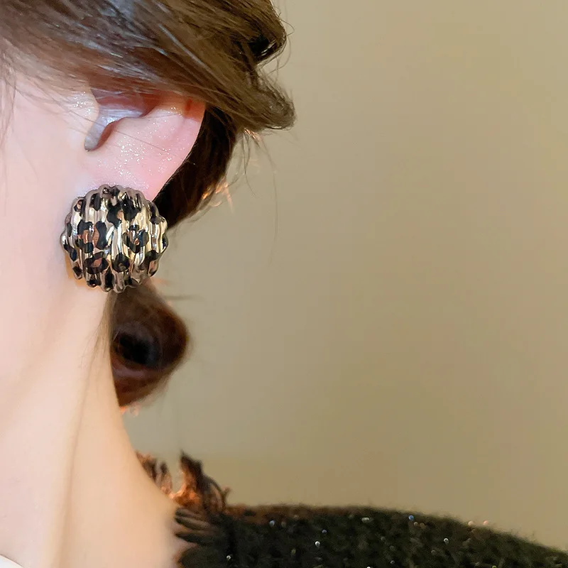 Круглые серьги в стиле ретро