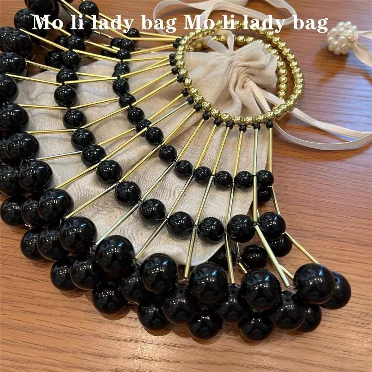 Роскошная женская сумка с жемчужными бусинами