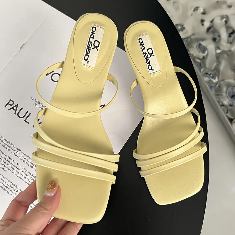 

Женские мюли в Корейском стиле, желтые, синие шлепанцы на тонком высоком каблуке 5 см, модные пляжные римские шлепанцы с открытым носком, без ...