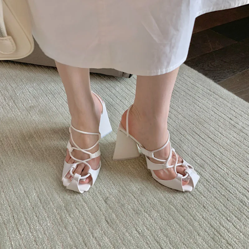 Сандалии женские на квадратном каблуке 11 см, босоножки на высоком каблуке, с перекрестными ремешками, дизайнерская обувь, цвет белый, лето ...