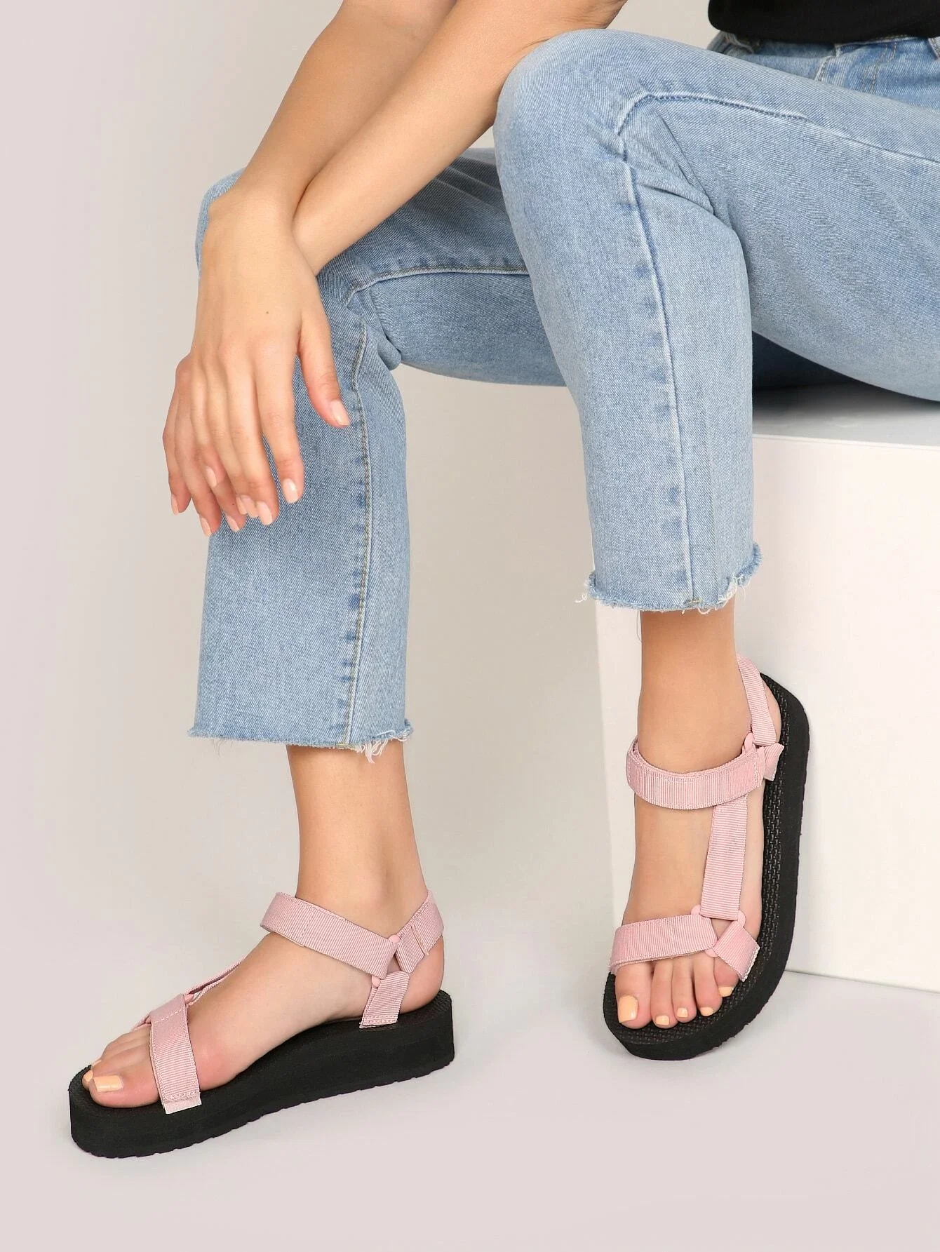 

Open Toe Twin Hook-and-loop Fastener Strap Platform Sandals