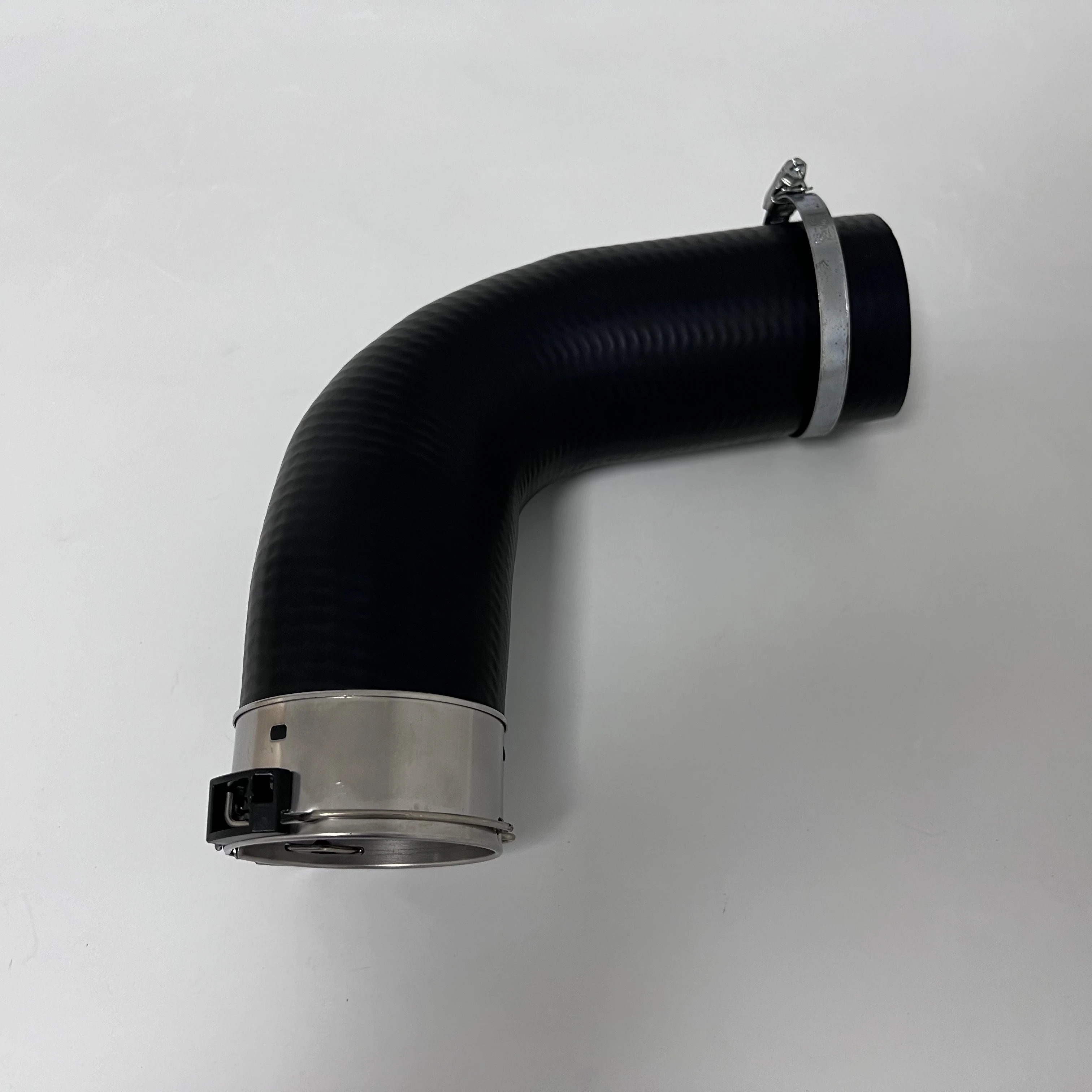 OE 31657759 32222071 труба воздушного охладителя совместима с Volvo S60 S90 XC60 XC90 V90 2017-2022