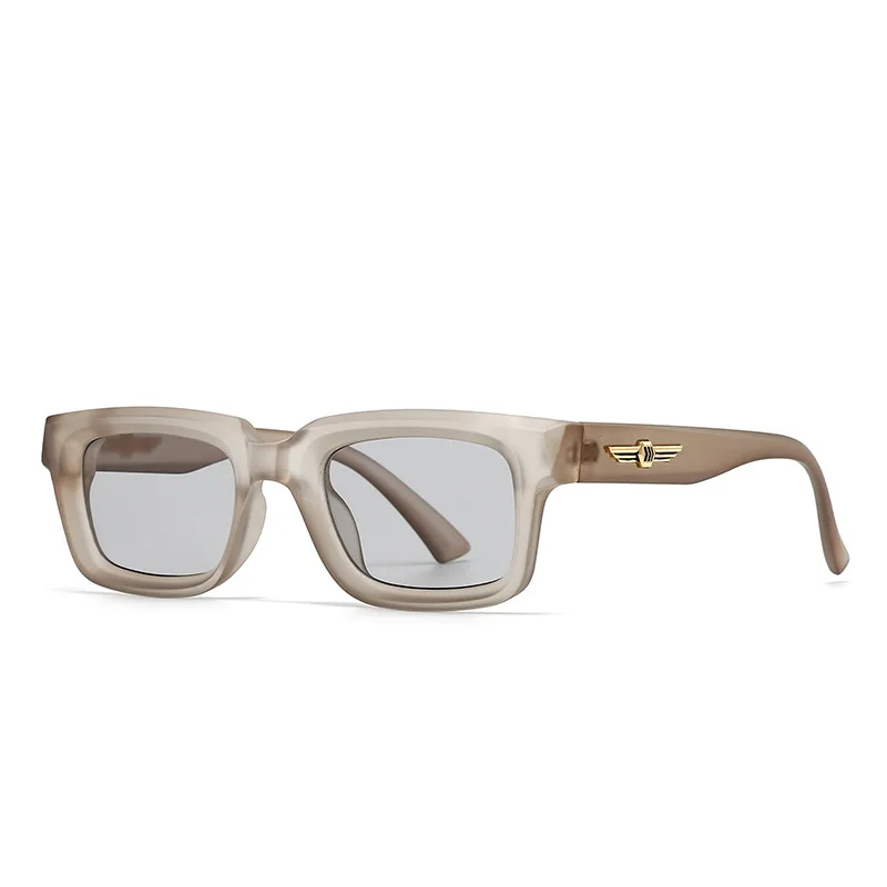 Солнцезащитные очки UV400 с заклепками