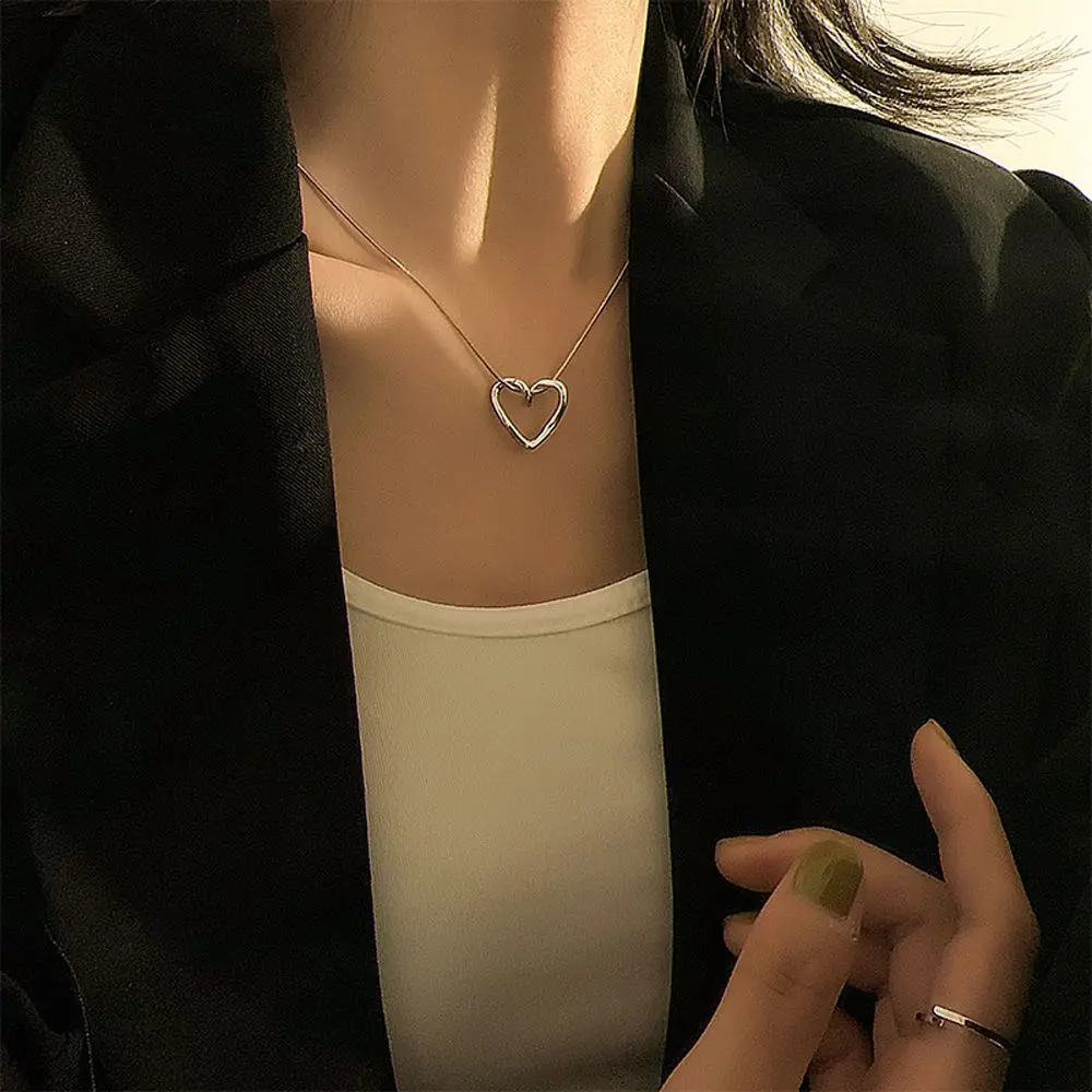 

Hollow Sweet Love Heart Snake Bone Chain Necklace Female Ins Chilly Sweater ChainClavicle Chain Girlfriend Gift