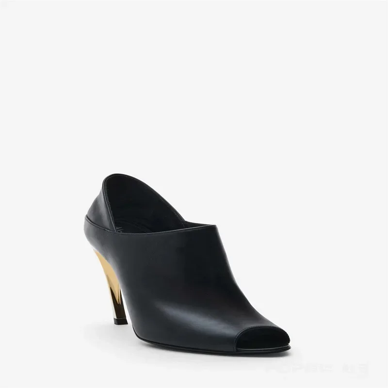 Черные женские туфли на высоком каблуке с круглым носком и металлическим