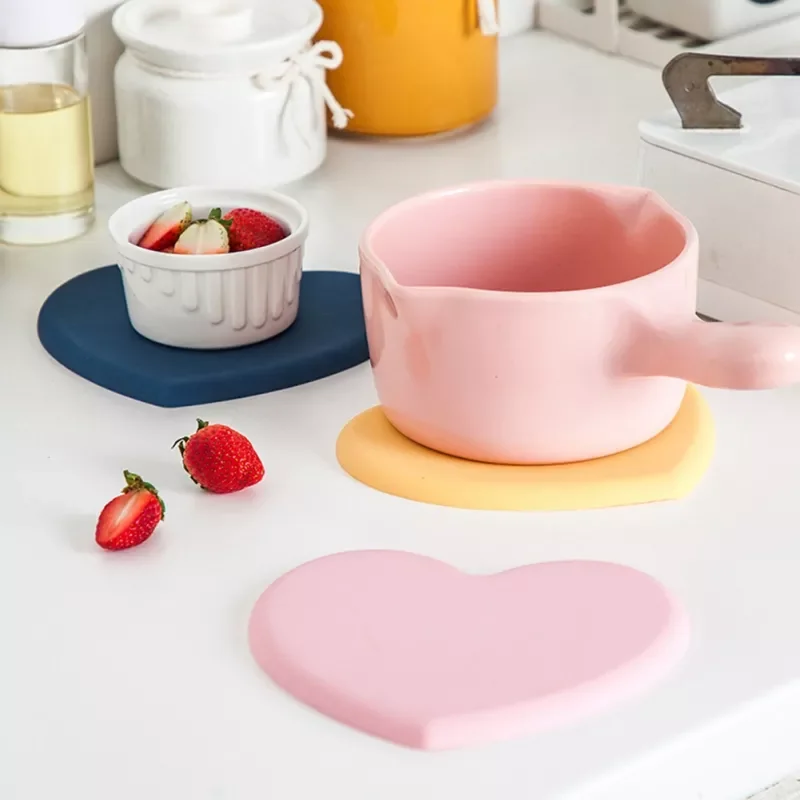 

2023New Resistant Silicone Mat Thicker Drink Cup Coasters Heart-shaped Non-slip Pot Holder Table Placemat Kitchen Accessories