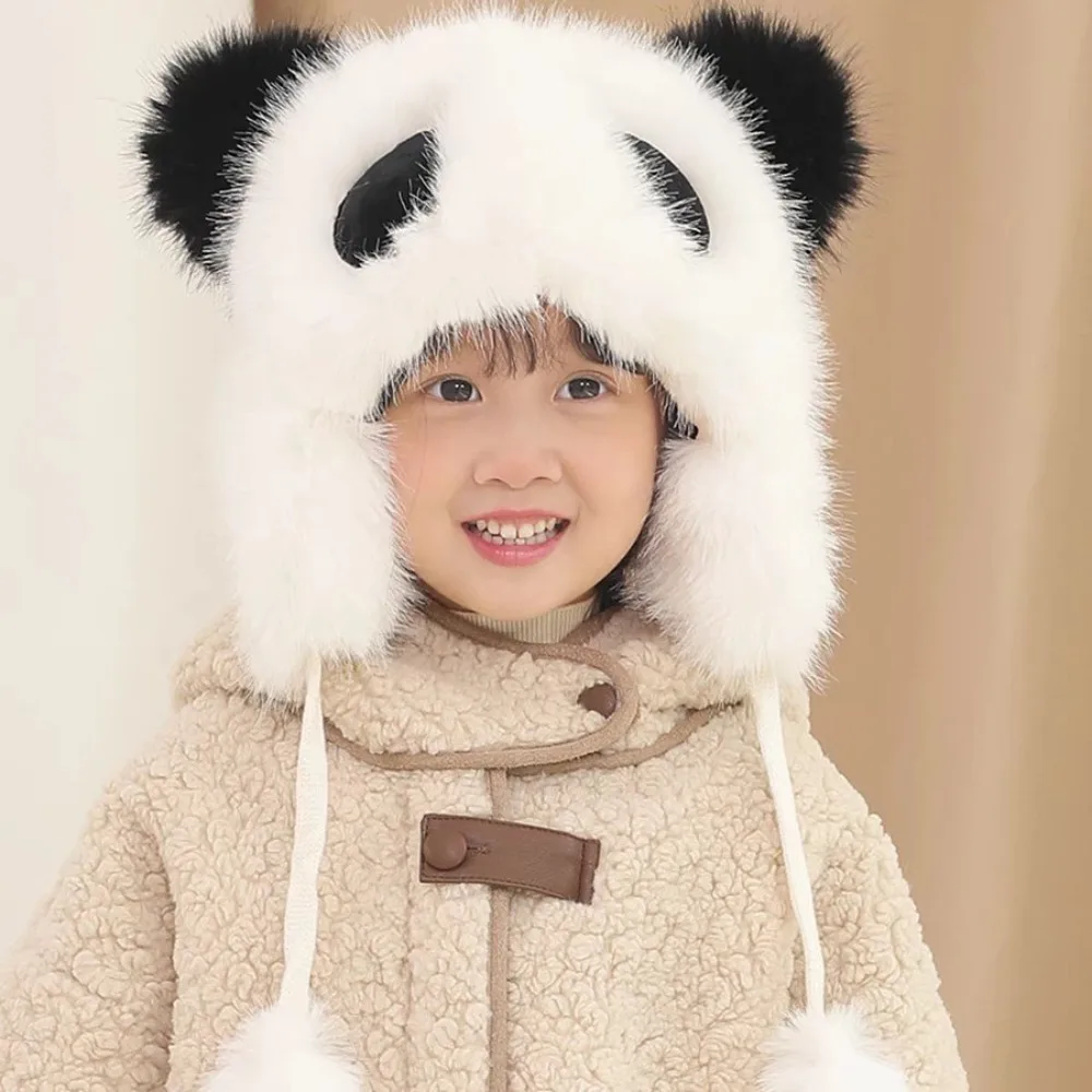 Милая теплая уличная шапка однотонная утепленная в виде панды с большой