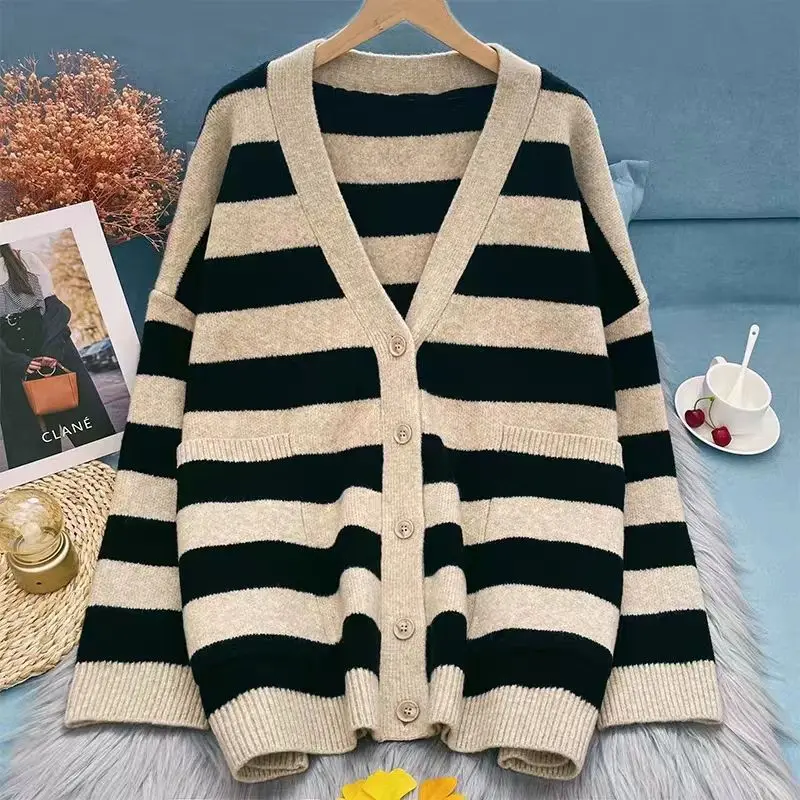 Женский осенне-зимний вязаный свитер в полоску