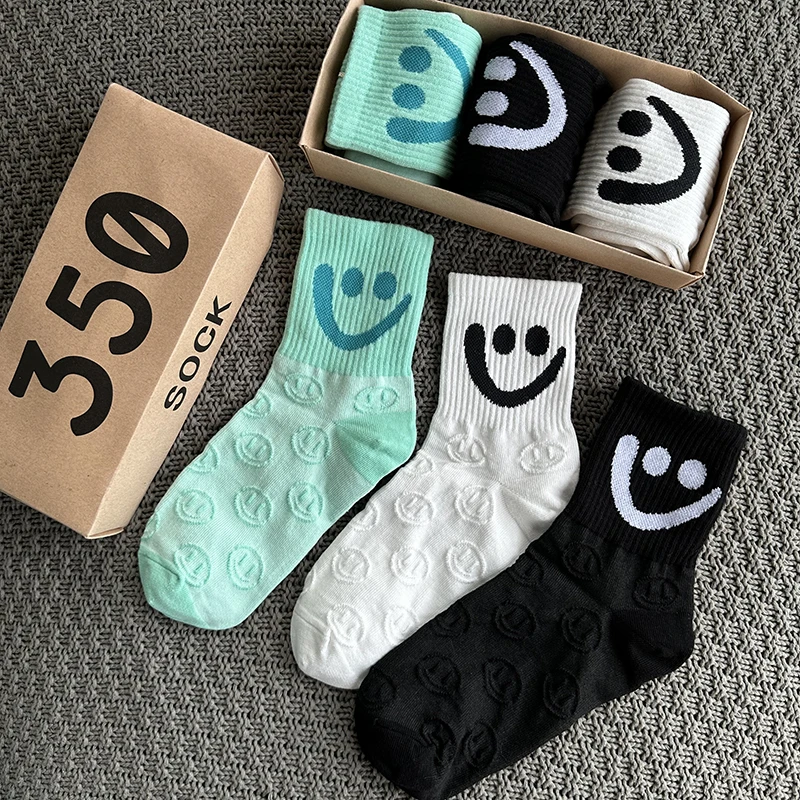 

Женские носки, новинка 2023, милые носки в Корейском стиле, 3 пары в коробке, в подарочной коробке, на весну/лето, модные мужские короткие носки с улыбающимся рисунком