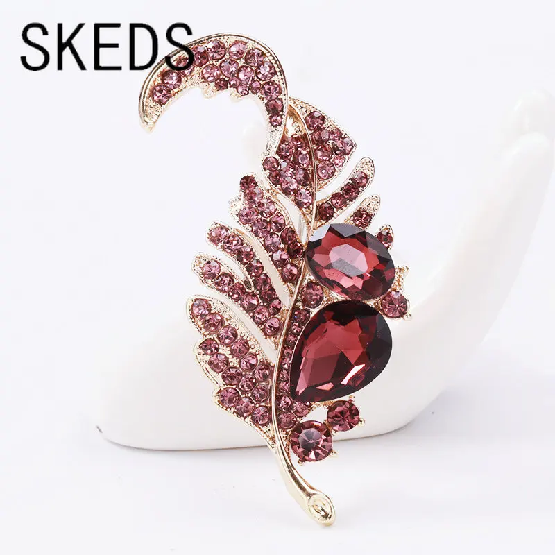 

SKEDS Exquisite Women Girls Solid Crsytal Leaves Brooches Badges Plant Luxury Rhinestone Decoration Pins Corsage For Ladies