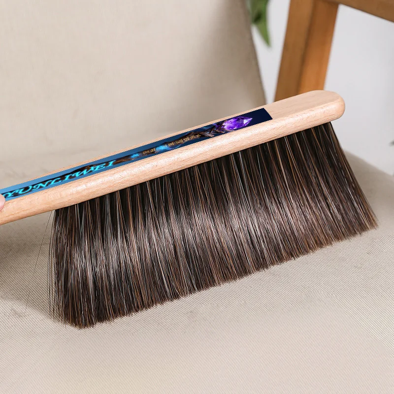 

Деревянная метла с мягкой щетиной