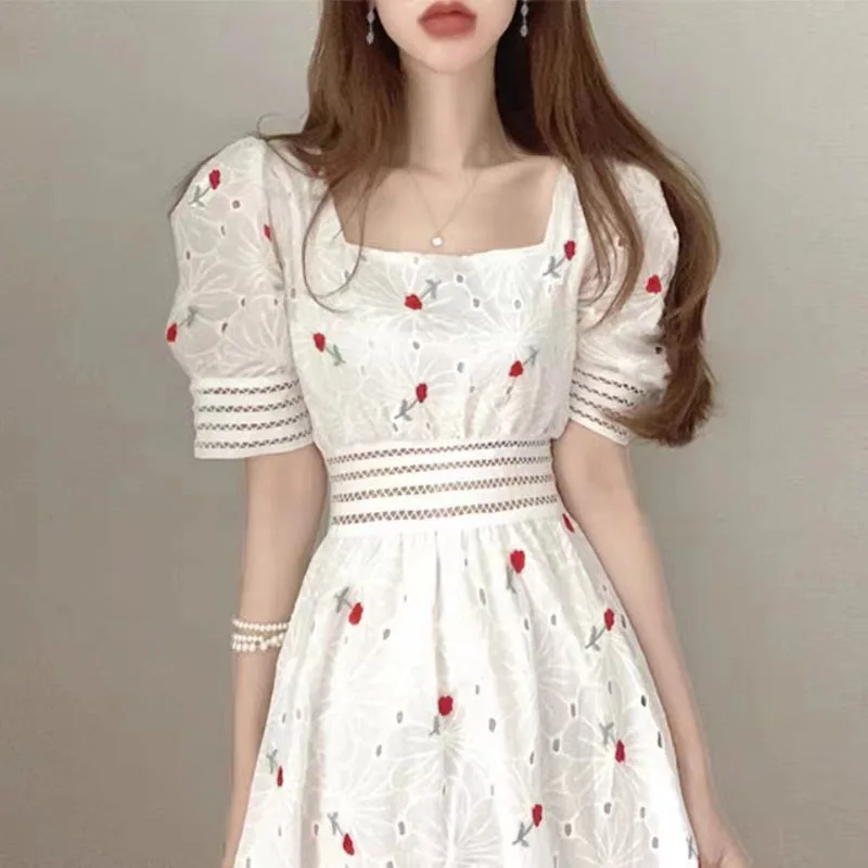 

Женское платье-трапеция с вышивкой, милое ажурное платье средней длины с квадратным вырезом и рукавами-фонариками на талии, лето 2023