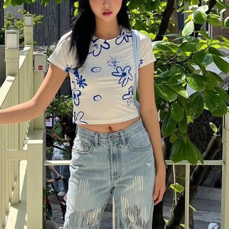 

Summer Women White T shirts Short Sleeve Blue Flower Print Cropped Tops Female Streetwear Clothes Short Tees Cropped Tops Tees