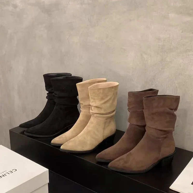 Женские винтажные замшевые ботинки с острым носком без застежки на квадратном