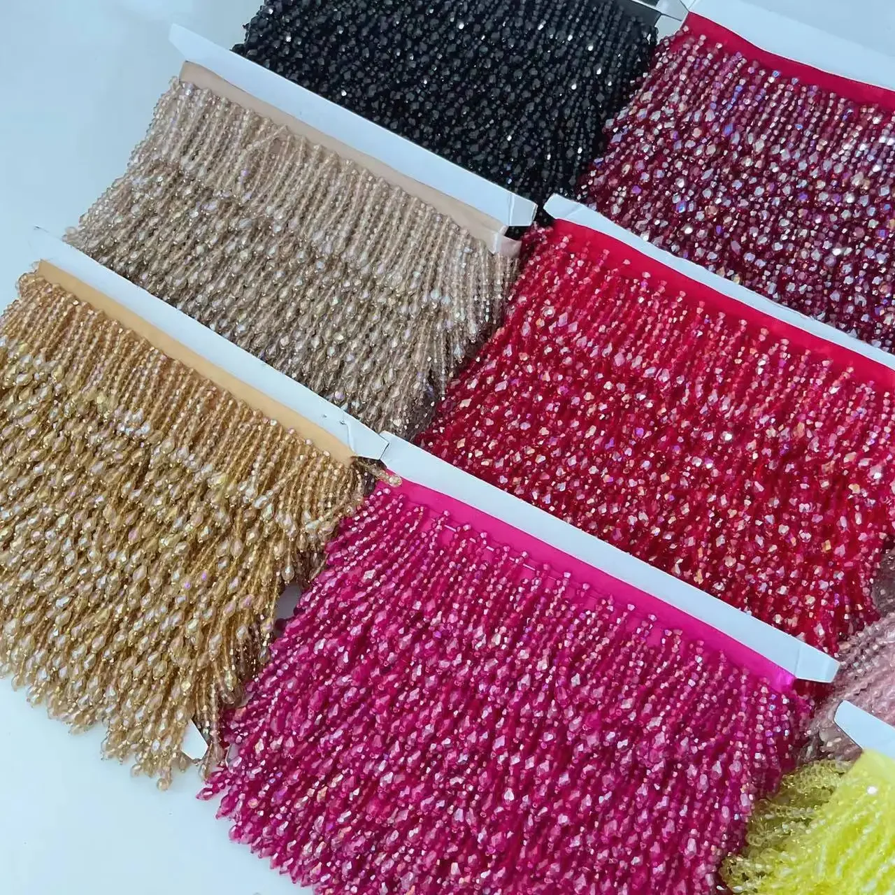 Кружевная ткань из бисера и пайеток