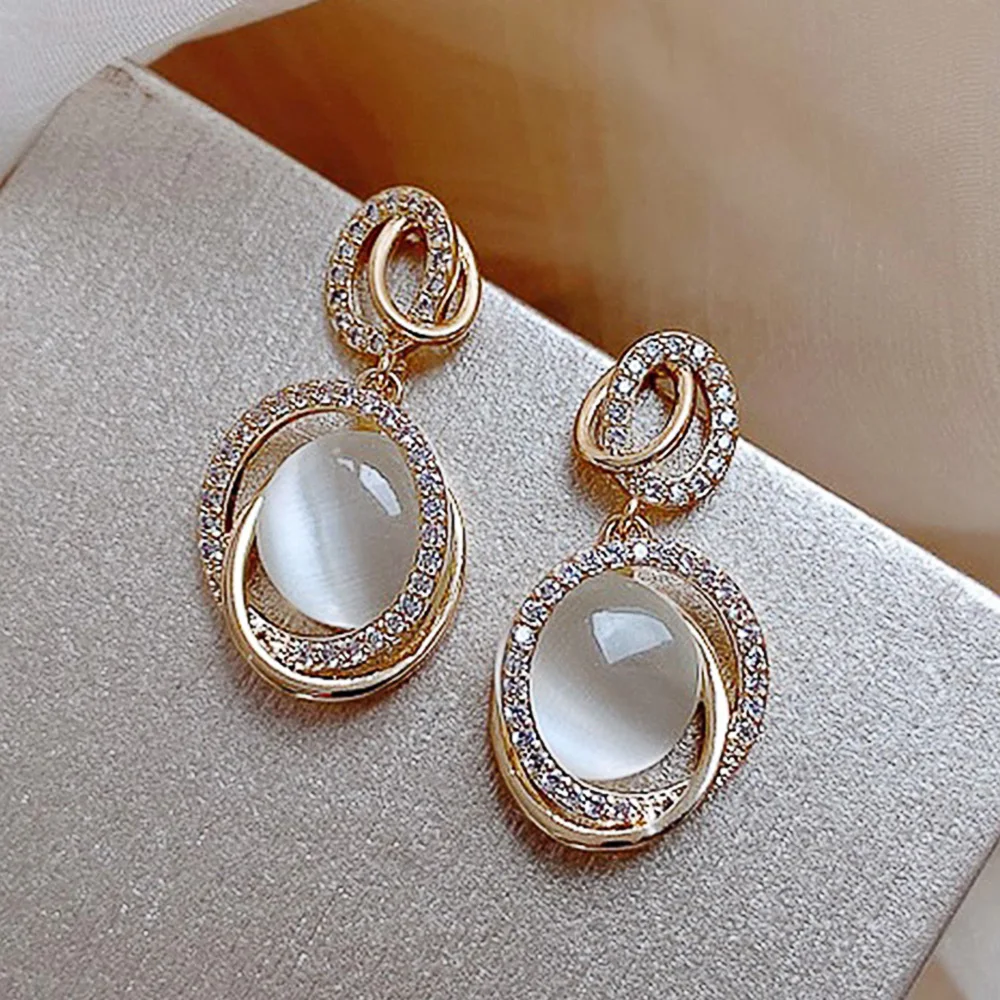 

New Fashion Exquisite Girl Earrings European and American Temperament Senior Sense Flash Zirconia Earpiece Elegant Jewelry Gift