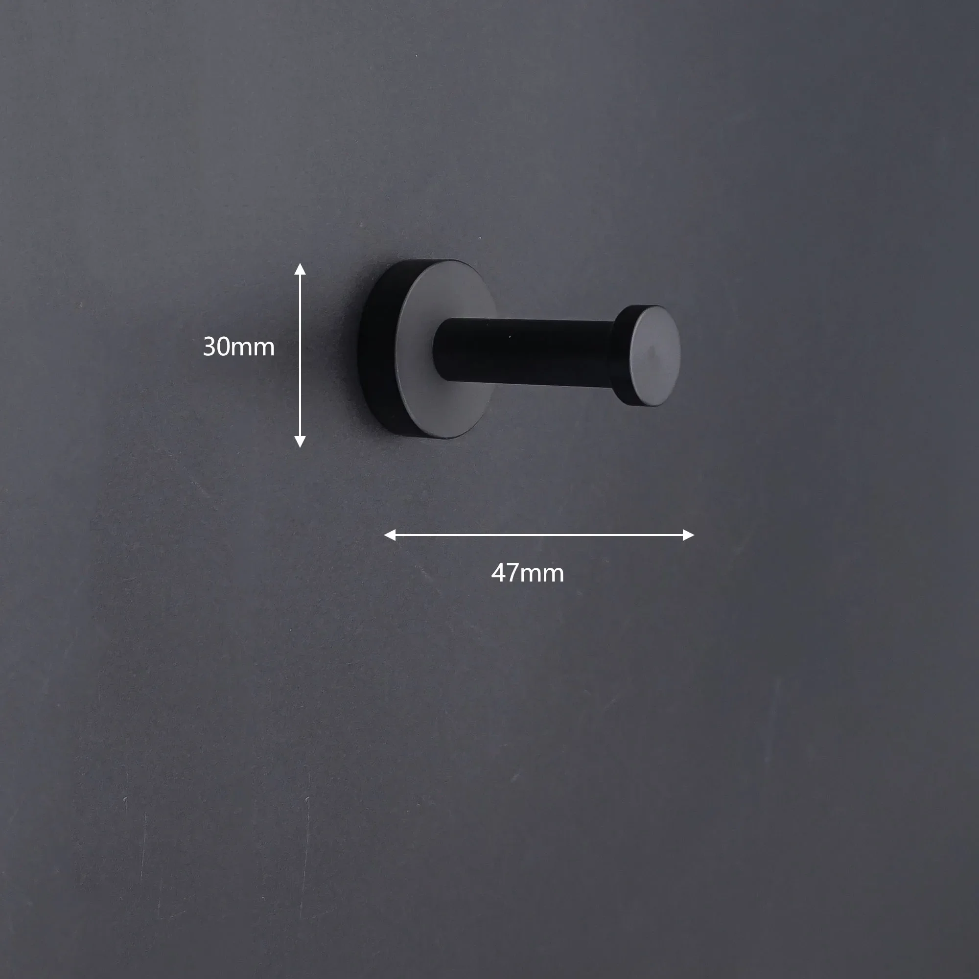 

Металлические крючки для дома