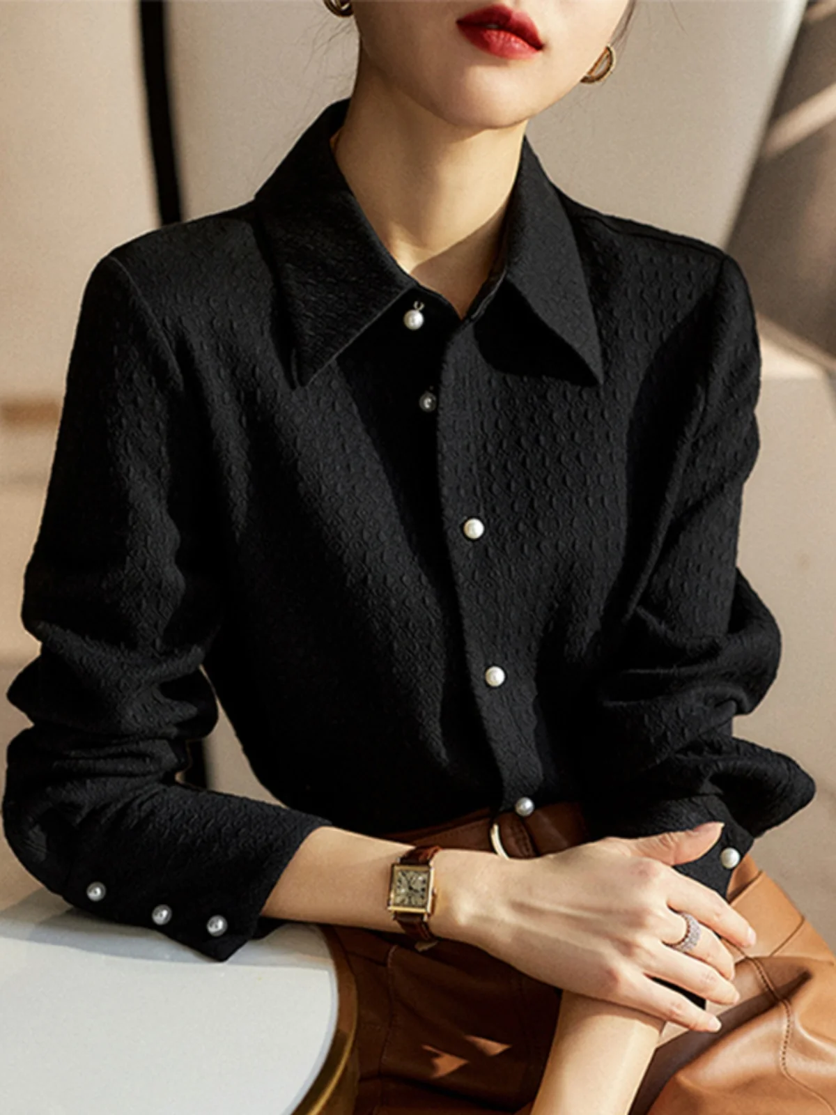 Женские рубашки с жемчужной пряжкой и черной текстурой Sense осенне-зимняя