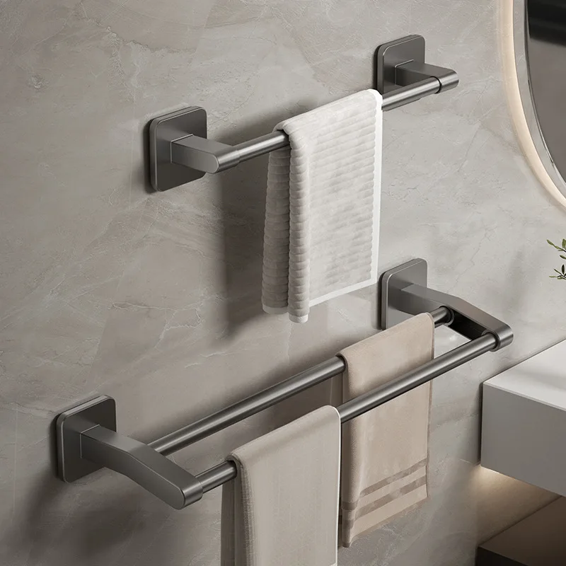 Белый вешалка для полотенец ванной комнаты. Гладкий пластиковый двойной