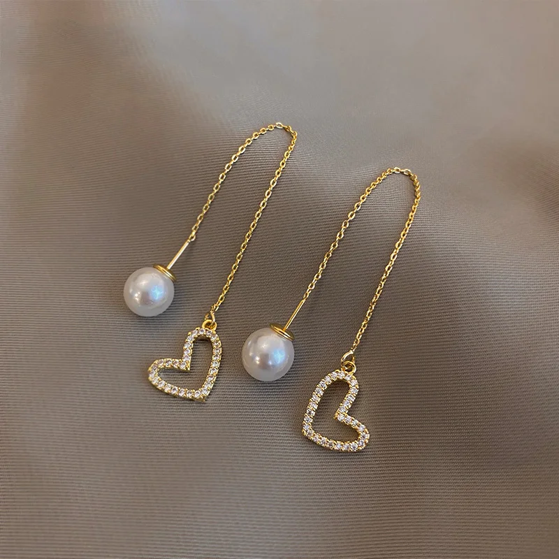 

French Pearl Earrings 2023 New Tide Light Luxury Tassel Design Sense Temperament Atmosphere Love Shaped Ear Line Stud Sense