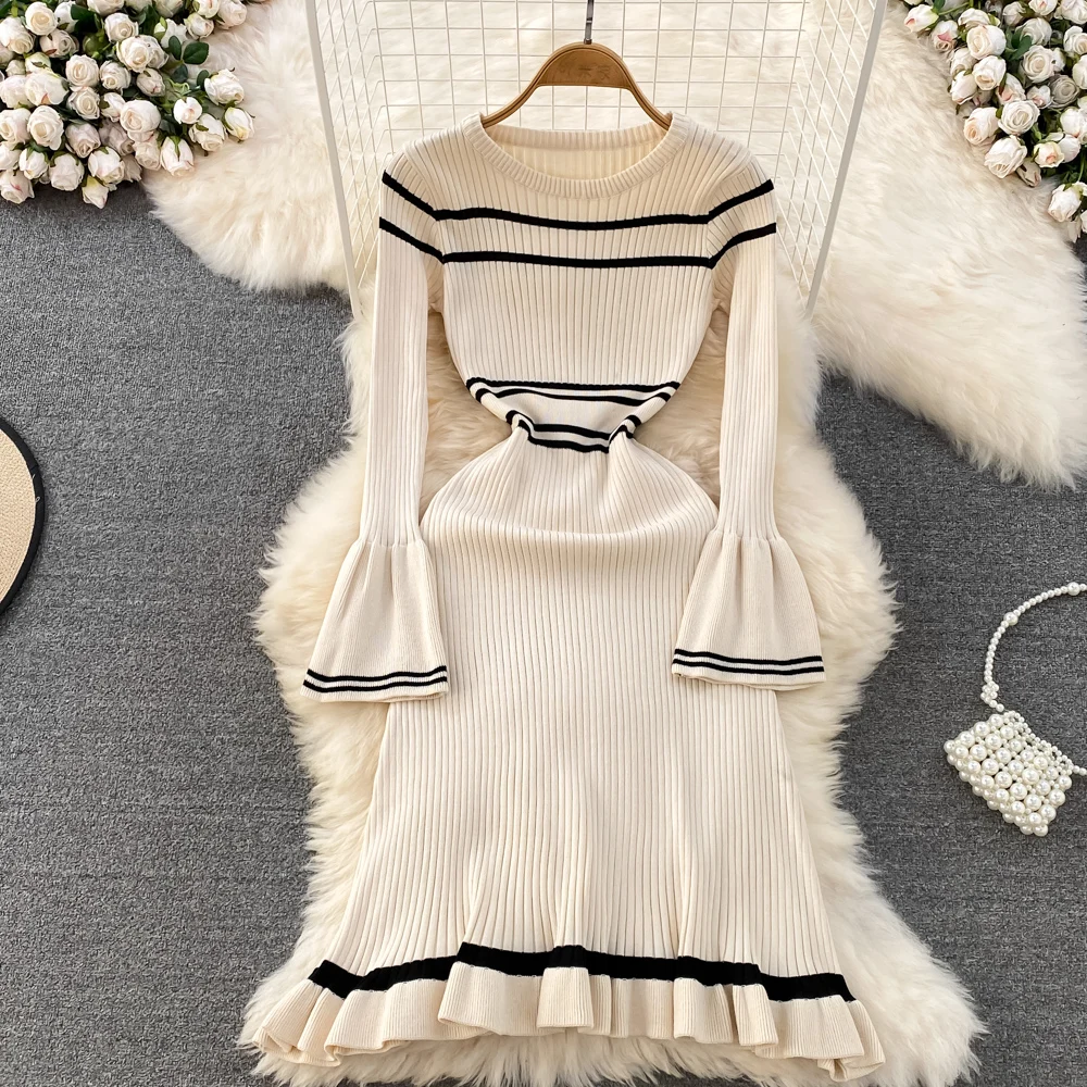 

Осенне-зимнее платье с круглым вырезом, полосатые рукава-трубы, контрастный цвет, средняя длина, талия и тонкое ТРАПЕЦИЕВИДНОЕ трикотажное платье с оборками для женщин