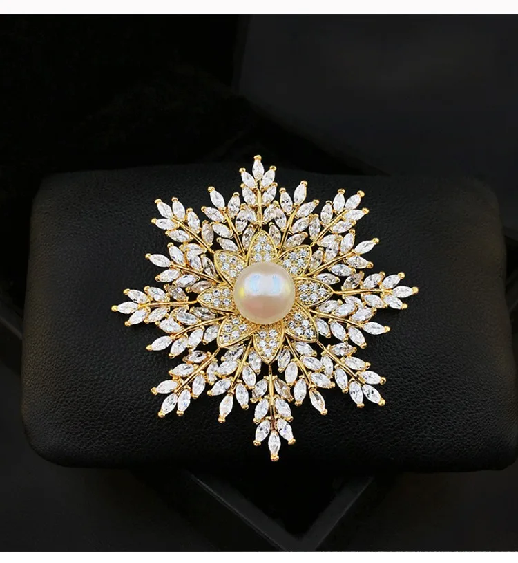 Женская Брошь с жемчугом в стиле ретро