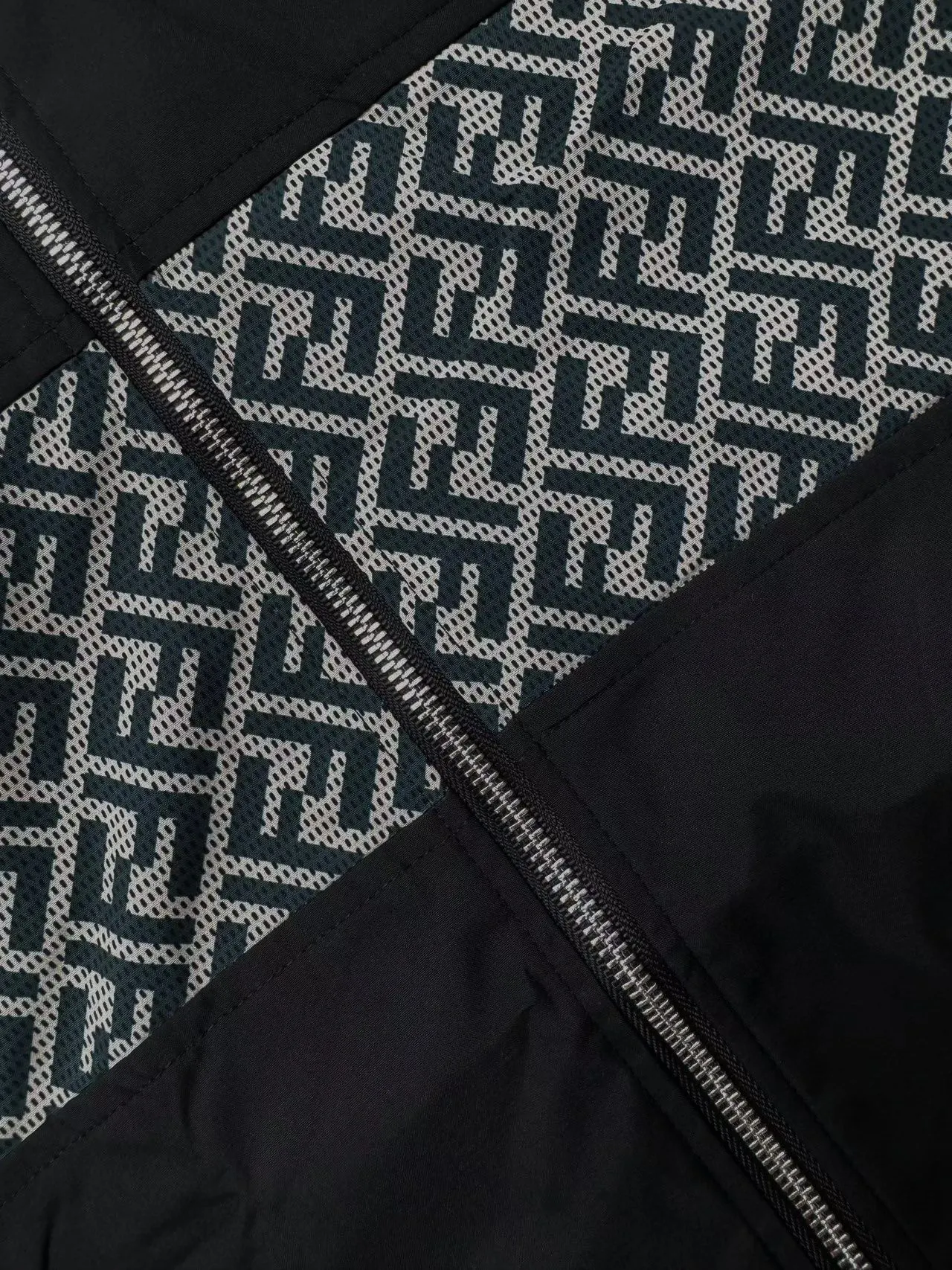 Куртки FENDI весна и осень Спортивная Тонкая посадка ткань высокого качества