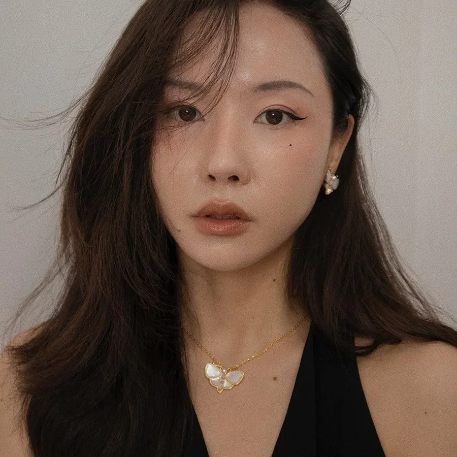 Элегантная и простая подвеска в виде бабочки с белым жемчугом