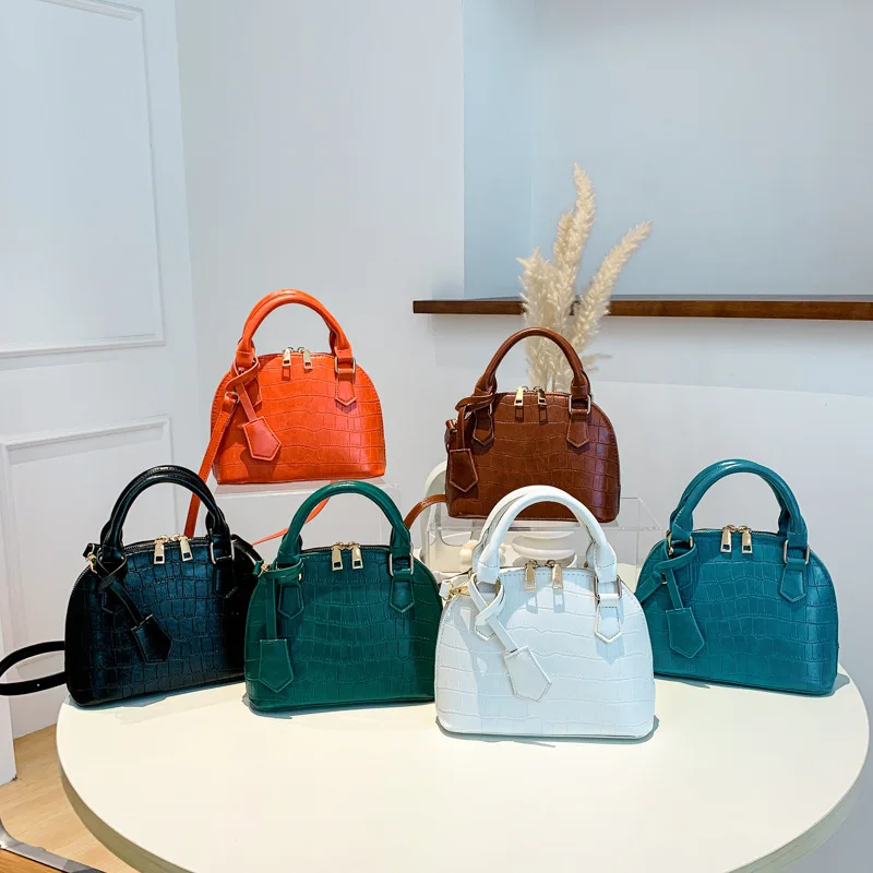 

The new 2022 Boston Bag is a versatile cross-body shoulder bag