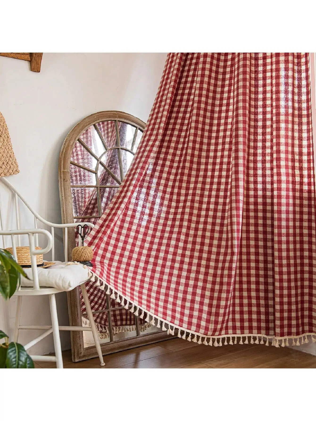 

Красные хлопковые шторы с кисточками