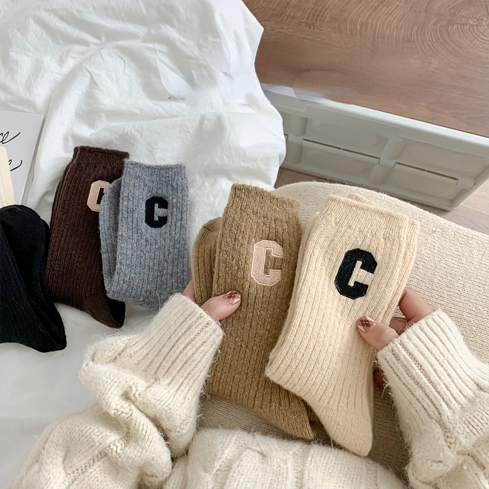 

Роскошные женские хлопковые носки, теплые зимние повседневные японские модные однотонные удобные носки для дома, длинные носки высокого ка...