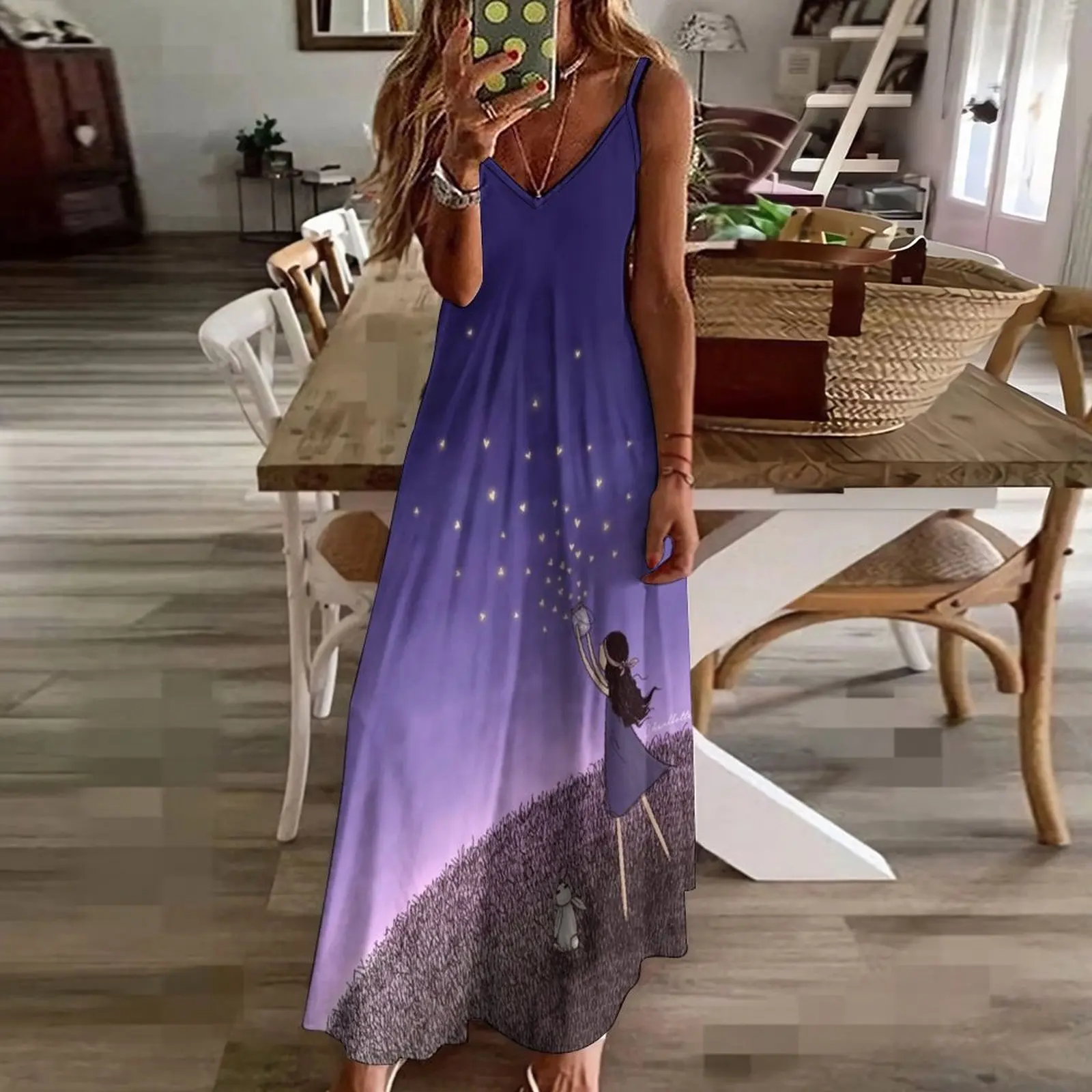 Женское платье без рукавов с рисунком сердца