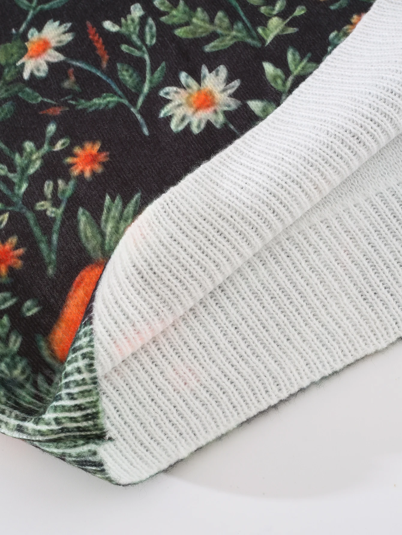 Женский свитер с принтом кролика повседневный и универсальный круглым вырезом