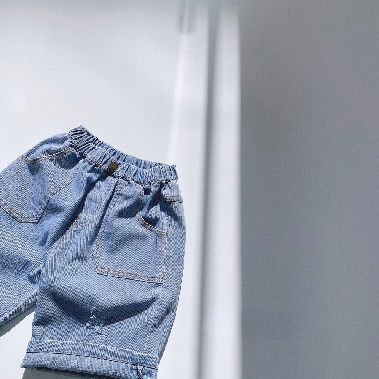 

2022 summer kids bottoms Boys and girls elastic all-match ripped denim shorts